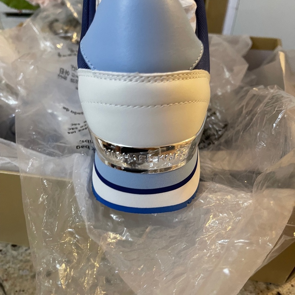 Michael kors shoes - Picture 7 of 11